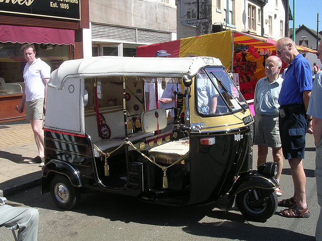 www.fromatravellersdesk.com: How To Negotiate a Taxi and Auto- Rickshaw ...