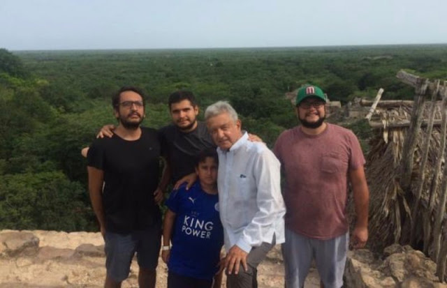   López Obrador se va de vacaciones con sus hijos al sur de México.