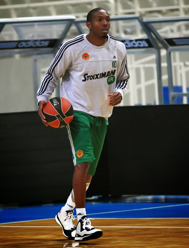 Δε χάνει χρόνο ο Νέλσον! (pics)