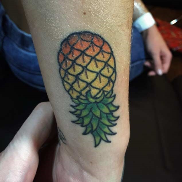 Pouca gente sabe: mas tatuagem de abacaxi invertido tem