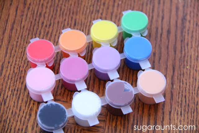 Color awareness in finger dexterity exercise for kids. Kids can identify colors by playing this fine motor game.
