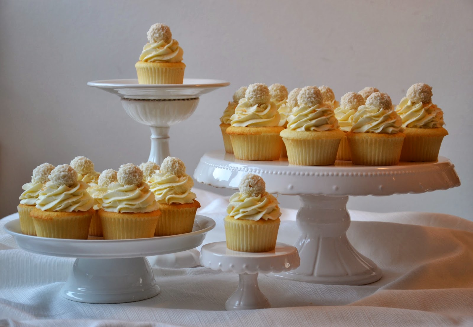 The Sugary Shrink: Raffaello Bon-Bon Cupcake