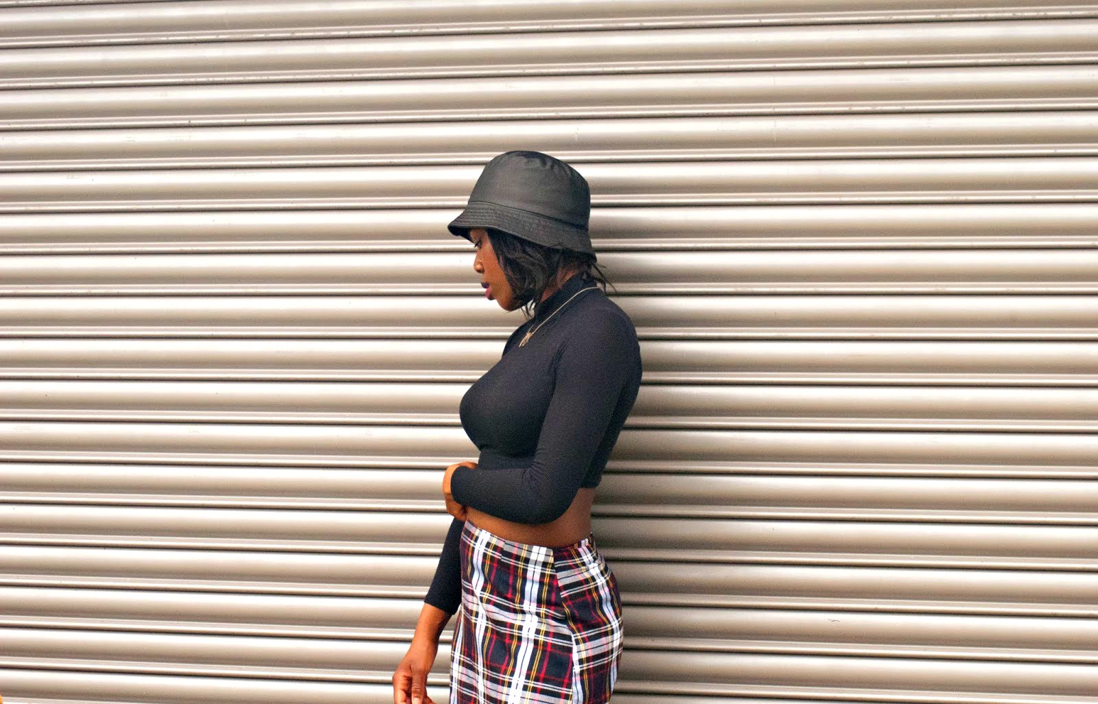 A Preppy 90's Boohoo Revival, Boohoo Skirt, Boohoo plaid skirt, 90's style, 90's fashion, bucket hat, Missguided ribbed crop top, 100 Ways to 30 UK fashion & lifestyle blog, fashion blogger, street style