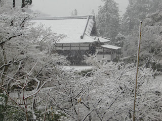雪の円覚寺