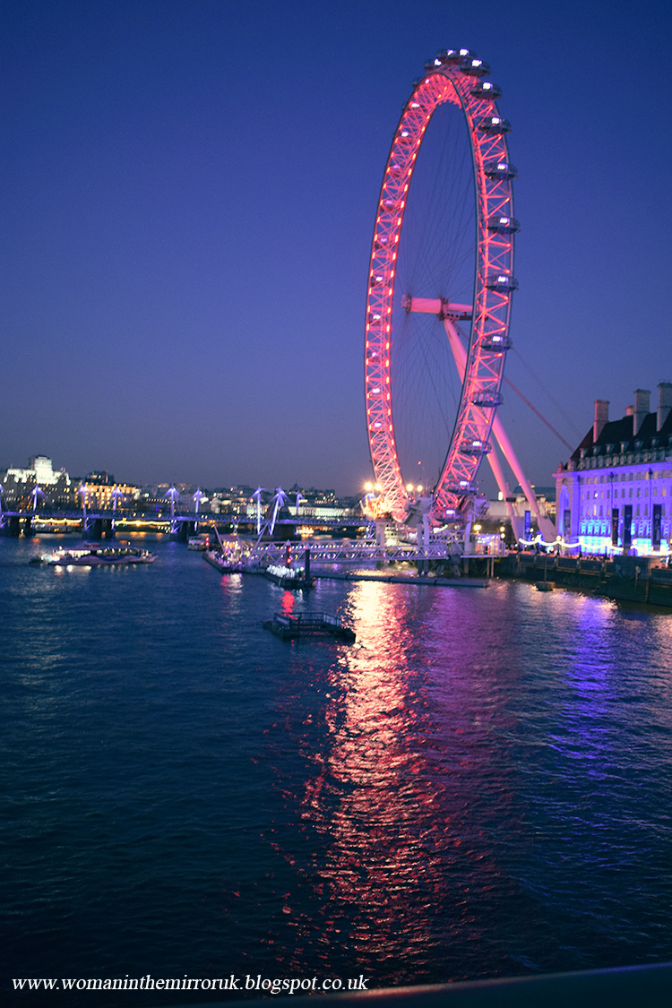 Wieczorny spacer po Londynie. Fotorelacja. Woman in the mirror UK