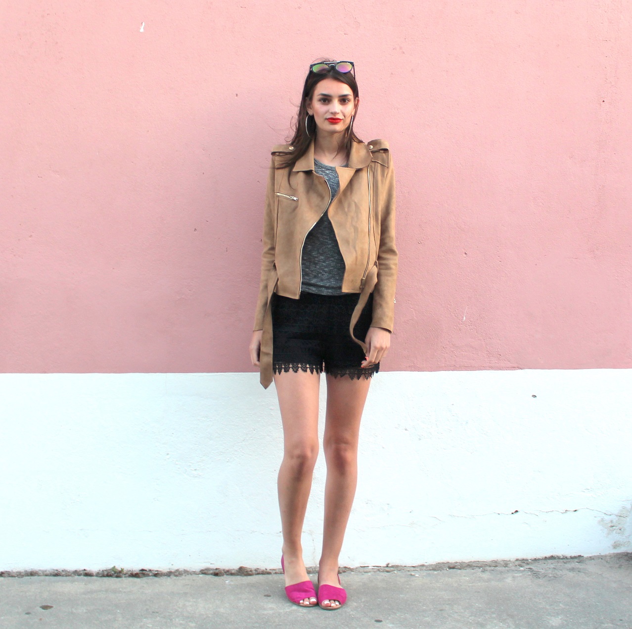 peexo fashion blogger wearing racer style and lace shorts and suede jacket