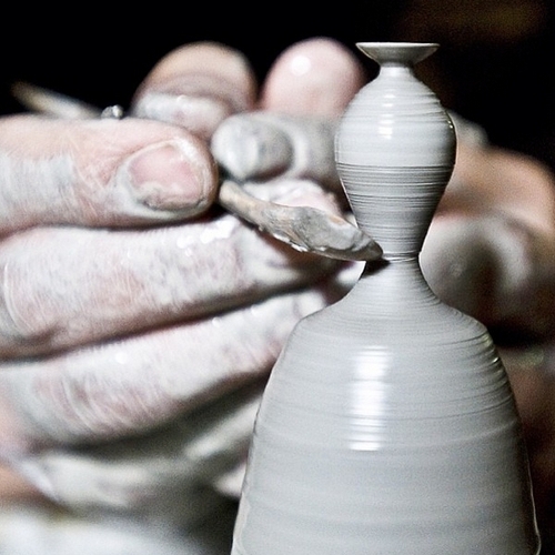 08-Jon-Almeda-Tiny-Miniature-Pottery-Vases-Teapots-and-Bowls