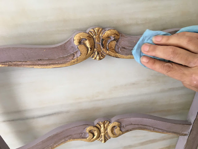 Επιχρύσωση καρέκλας με φύλλα χρυσού 14 Annie Sloan Greece