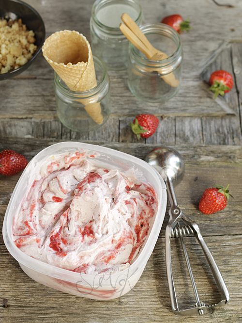 домашние блюда. десерт с фруктами. самая аппетитная еда в мире. все такое вкусное. украшение бутербродов с икрой.