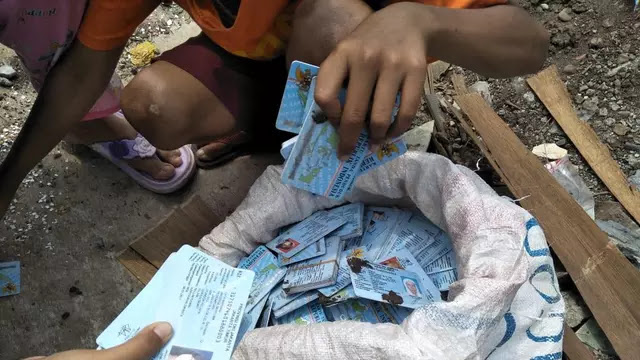 Karungan E KTP Aktiv Ditemukan di Pondok Kopi Duren Sawit - Jakarta Timur Karungan E KTP Aktiv Ditemukan di Pondok Kopi Duren Sawit - Jakarta Timur