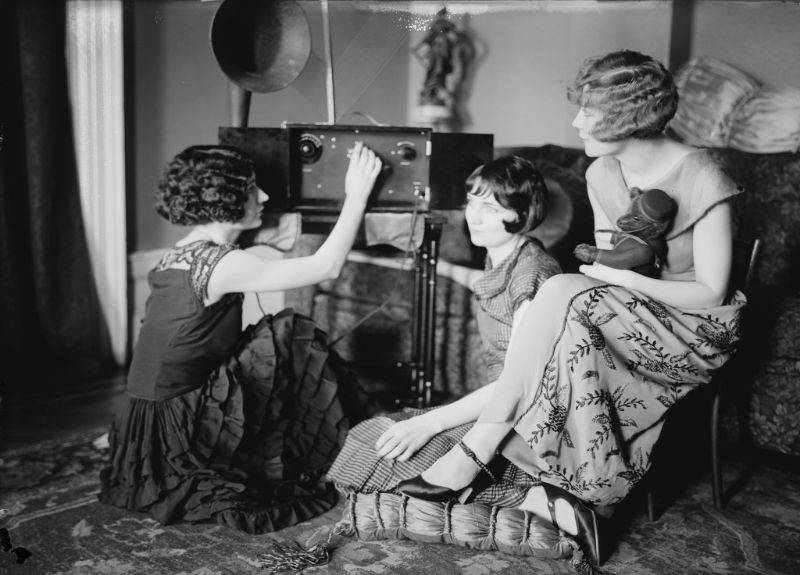 Before Television 37 Interesting Photos of People With Their Radios