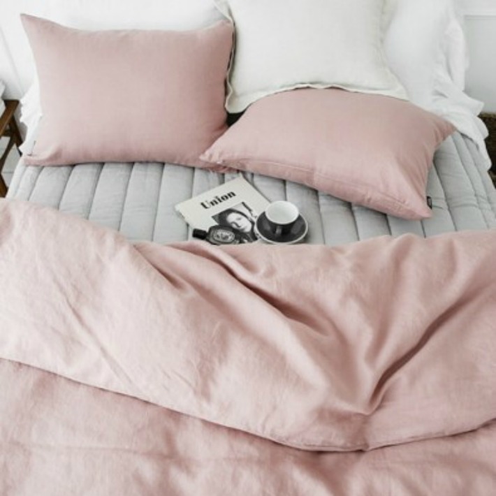 Tejidos y colores ideales para dormir bien