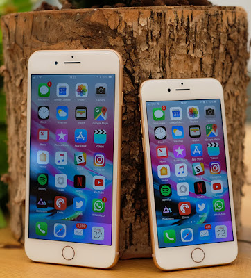 Spesifikasi IPHONE 8 Spesifikasi IPHONE 8 Puas mengulas iPhone 8 di bagian luar, kini kita akan beralih untuk membahas spesifikasi iPhone 8 di bagian dalamnya, yakni ruang olah data. Ponsel ini ternyata telah menjalankan sistem operasi terbaru iOS 11 sehingga kinerjanya jauh lebih mumpuni dan menghadirkan fitur baru yang berlimpah. Selain menjalankan sistem operasi terbaru, dapur pacu dari perangkat Apple iPhone 8 ini juga dipersenjatai dengan chipset anyar Apple A11. Chip yang mampu menghasilkan prosesor berinti empat ini dengan performa yang handal untuk mendukung operasionalnya. Bekalan RAM berkapasitas 3 GB yang disematkan pada sektor permesinan dari Apple iPhone 8 ini juga memastikan perpindahan dari satu aplikasi ke aplikasi lainnya bisa dilakukan dengan lancar dan responsif. Namun untuk urusan gaming, hingga kini masih belum diketahui jenis kartu grafis yang akan digunakan Apple. Meskipun demikian, seperti pada pendahulunya kartu grafis yang akan disematkan pada spesifikasi iPhone 8 di prediksi tak akan jauh berbeda Salah satu hal yang paling menarik untuk diperbincangkan dari spesifikasi iPhone 8 adalah tampilan terluarnya. Apple sendiri kabarnya mendesain perangkat barunya ini dengan tampilan yang berbeda dari produk iPhone yang sebelumnya. Generasi terbaru iPhone disebut-sebut bakal hadir dengan desain yang seluruh bodinya terbalut material kaca dengan frame dari stainless