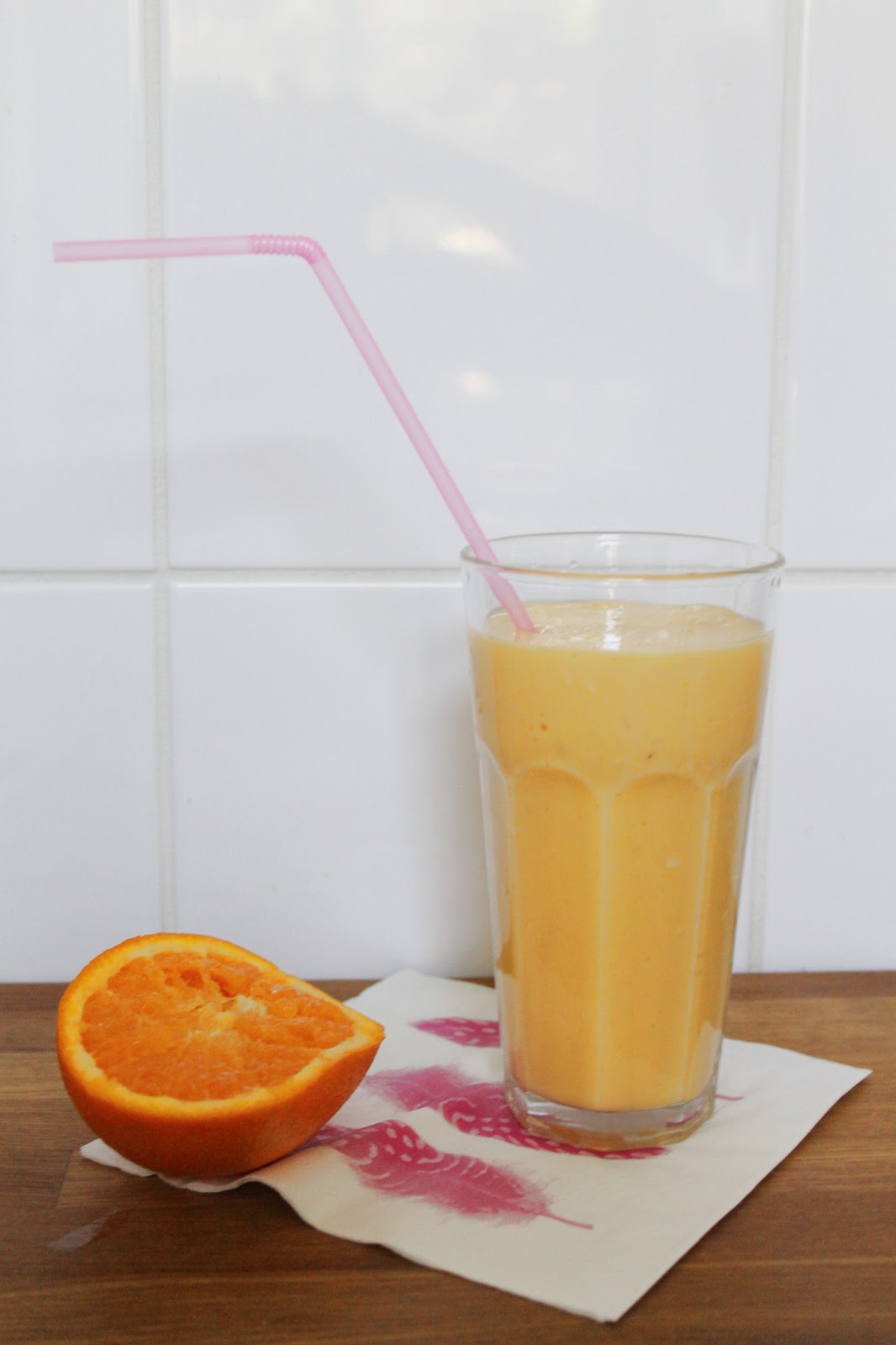CharlottenMarotten: Mix it Baby: Mango-Orangen-Lassi!