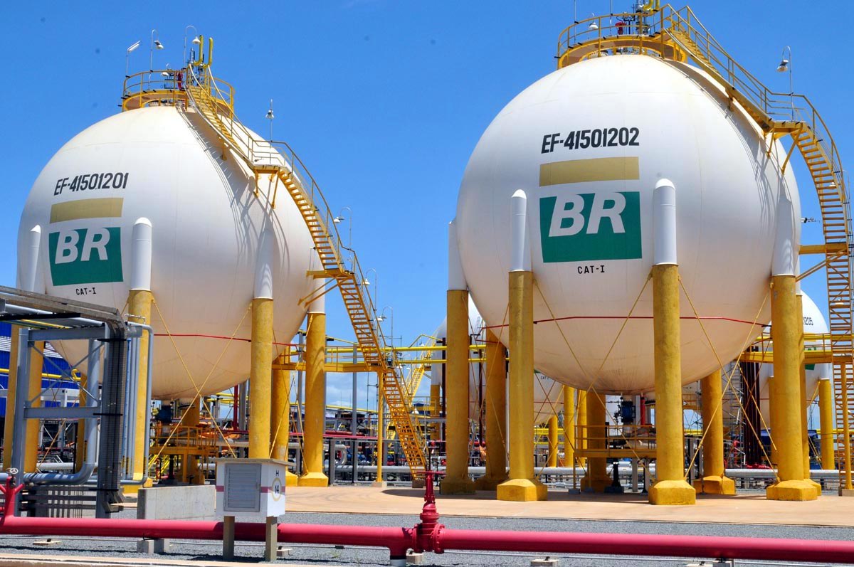 Petrobras anuncia reajuste de 13% no preço do diesel nas refinarias