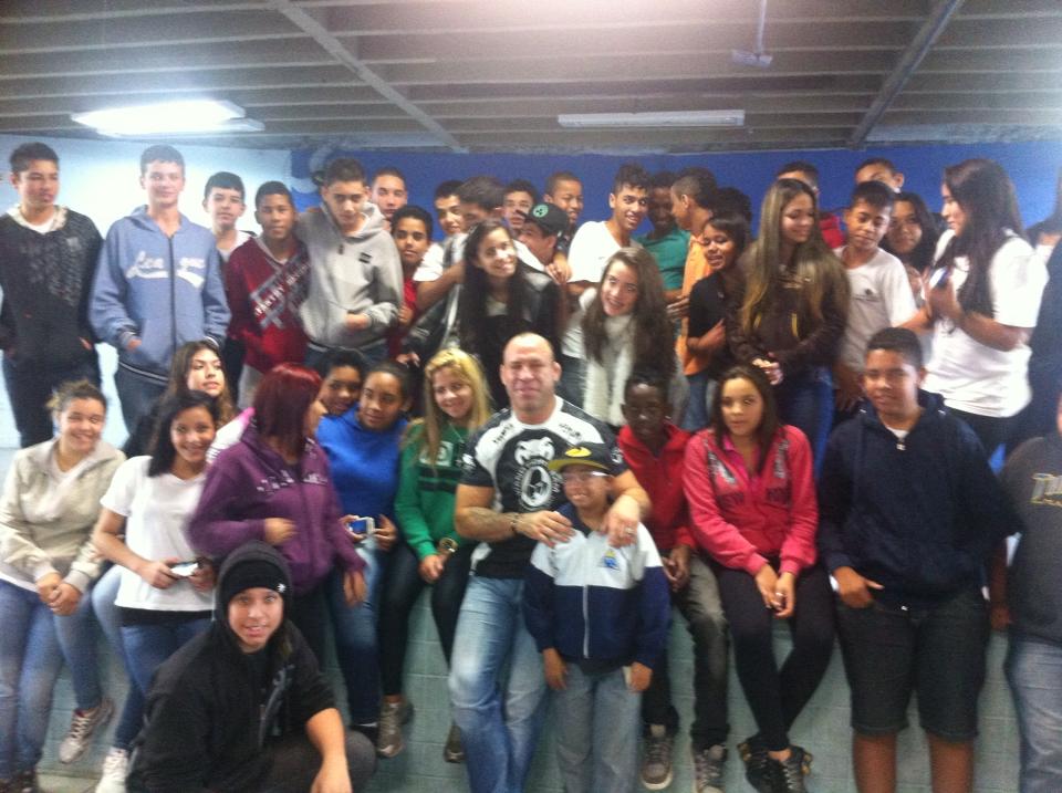 EMEF DONA ANGELINA MAFFEI VITA Palestra do lutador Wanderlei Silva (especialista em Muay Thai EMEF DONA ANGELINA MAFFEI VITA Palestra do lutador Wanderlei Silva (especialista em Muay Thai