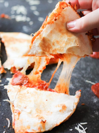 EASY PIZZA QUESADILLAS #pizza #dinner #easy #quesadillas #paleo