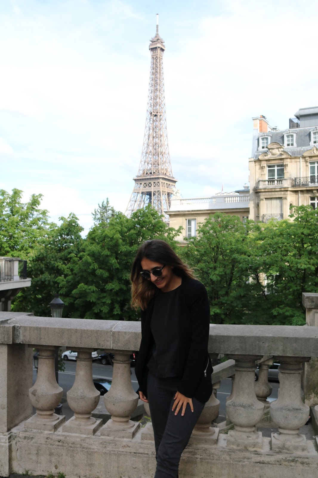 blog blogger blogging comment augmenter son lectorat mode fashion lifestyle comment développer son blog faire connaitre son blog l'importance des réseaux sociaux aggrandir les lecteurs toucher plus de monde référencement SEO porter des escarpins quand comment chaussures bleus comment porter des chaussures bleues tour eiffel blaser etre addict chez Zara trouver des pièces abordables des pièces très peu chères minelli