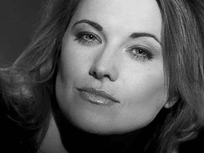 Seven Stars World: Lucy Lawless