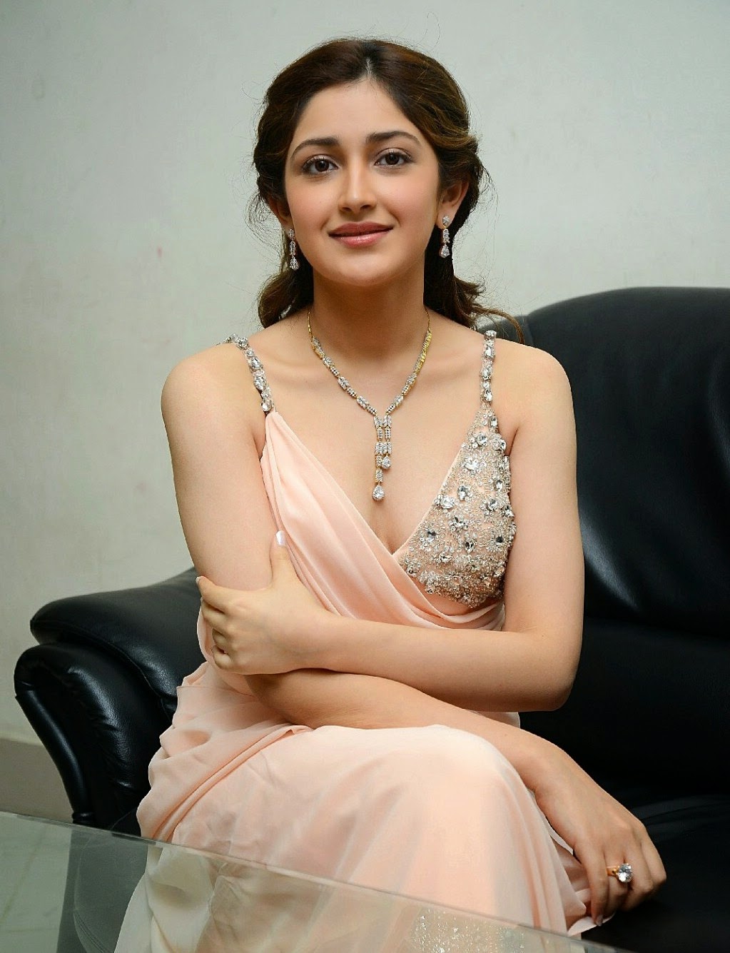 Welcome to Indian Bollywood Beauty: Sayyeshaa Saigal Most Beautiful and Exclusive Saree Cleavage Photoshoot