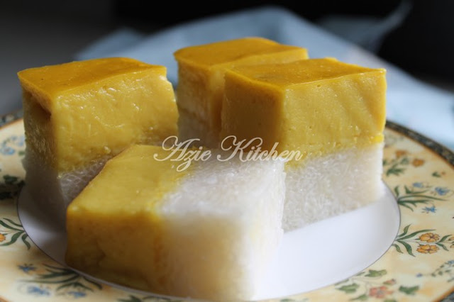 Kuih Seri Muka Durian