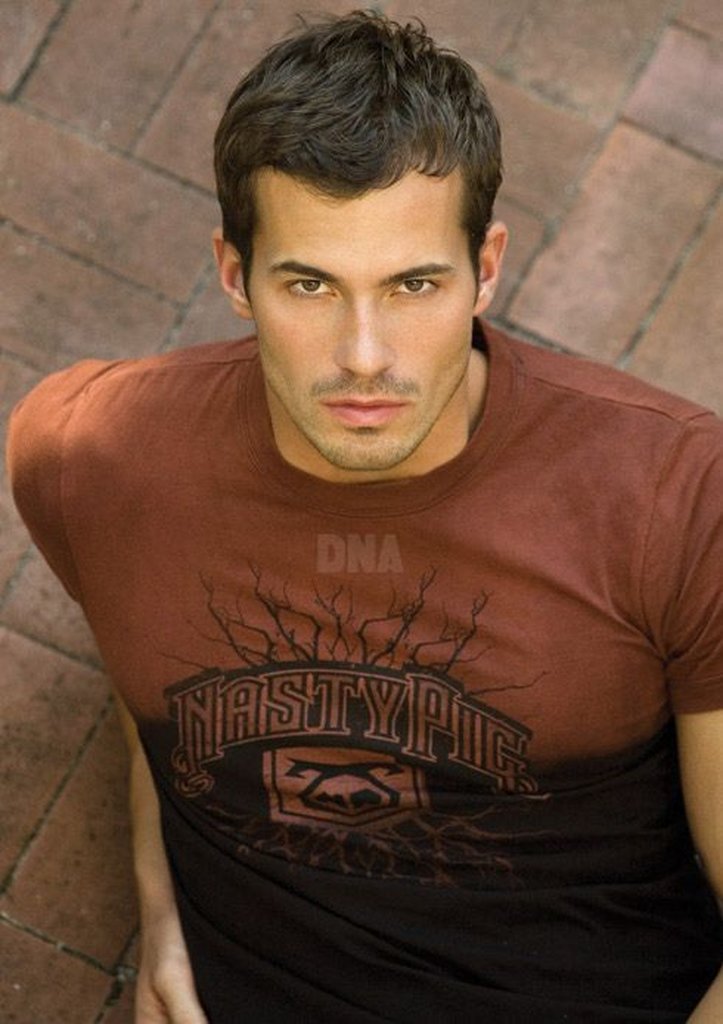 Из мужчины в женщину. Йоан гриффит 2022. Брэд питт золотое сечение. Как называются мужчины которые были. Мужчина в образе женщины.