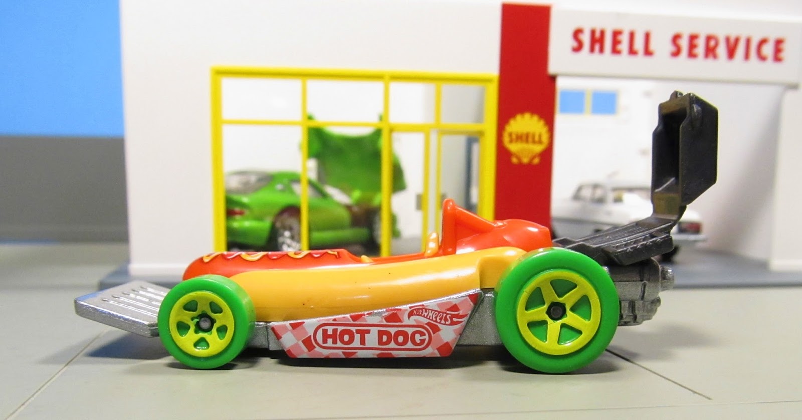 hot wheels hot dog car 2017