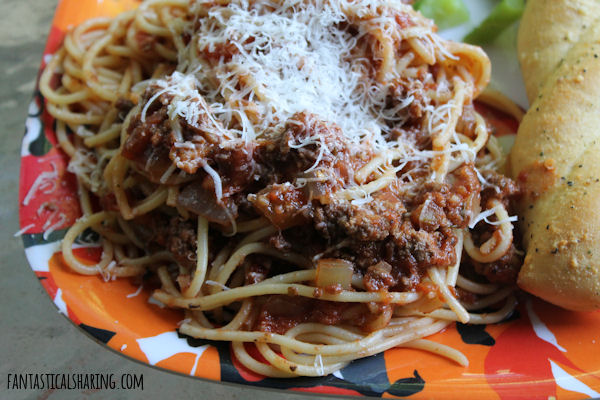 If you want to jazz up spaghetti night, this Slow Cooker Bolognese is the perfect way to make a fancy meal out of regular spaghetti. #recipe #crockpot #slowcooker #beef #wine #cabernetsauvignon #pasta