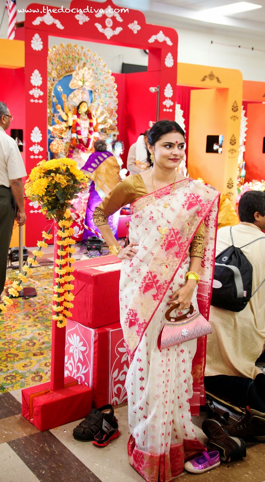 How to style a simple Red-White Jamdani Saree: Saree as Outfit of the Day |thedocndiva