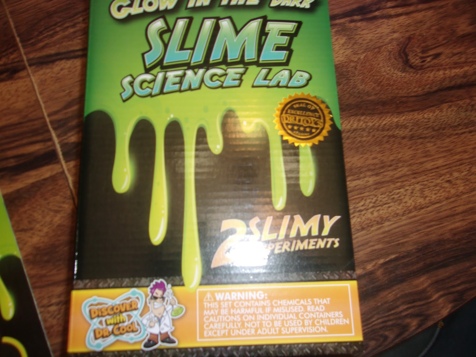 Particular Products Glow in The Dark Slime Science Kit