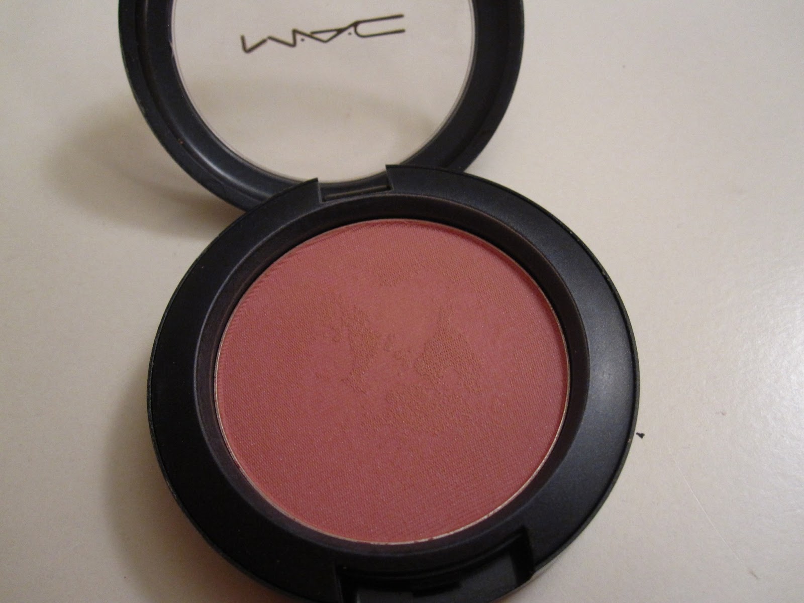 Mac matte lipstick really me. Mineralize blush mac палитра. Mac lipstick 410. Mac review. перламутровая пудра mineralize skinfinish soft & gentle.
