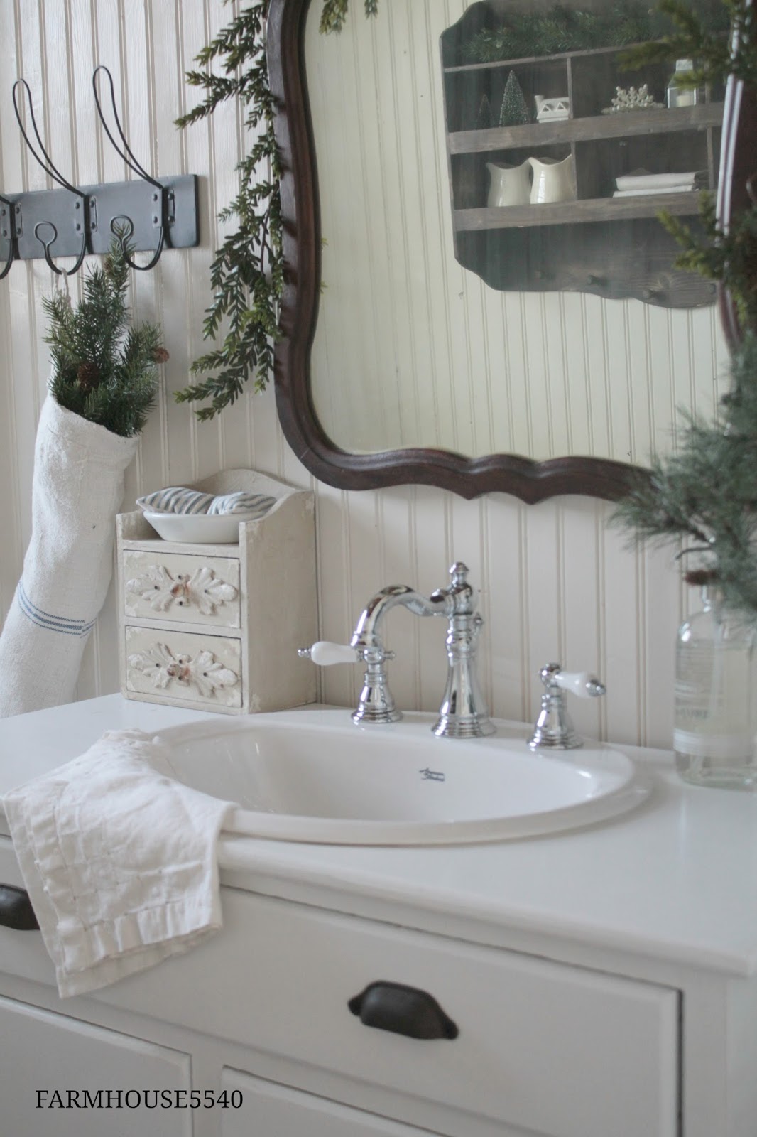 FARMHOUSE 5540 Farmhouse Bathroom At Christmas