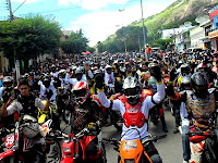 Motoqueiro prontos para iniciar a trilha