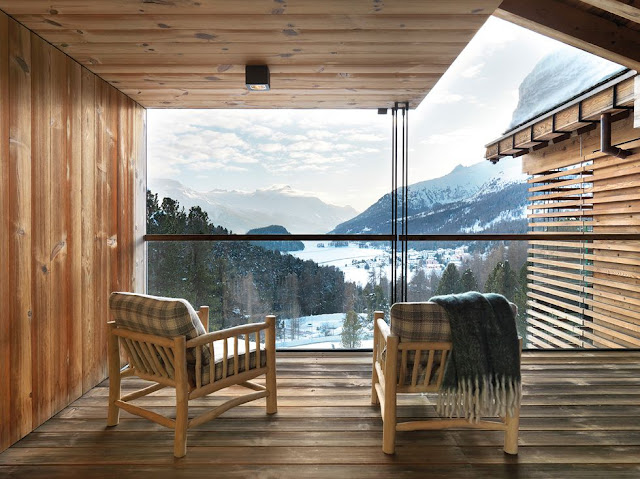 A luxury chalet  in the Swiss Alps mixes tradition and modernity