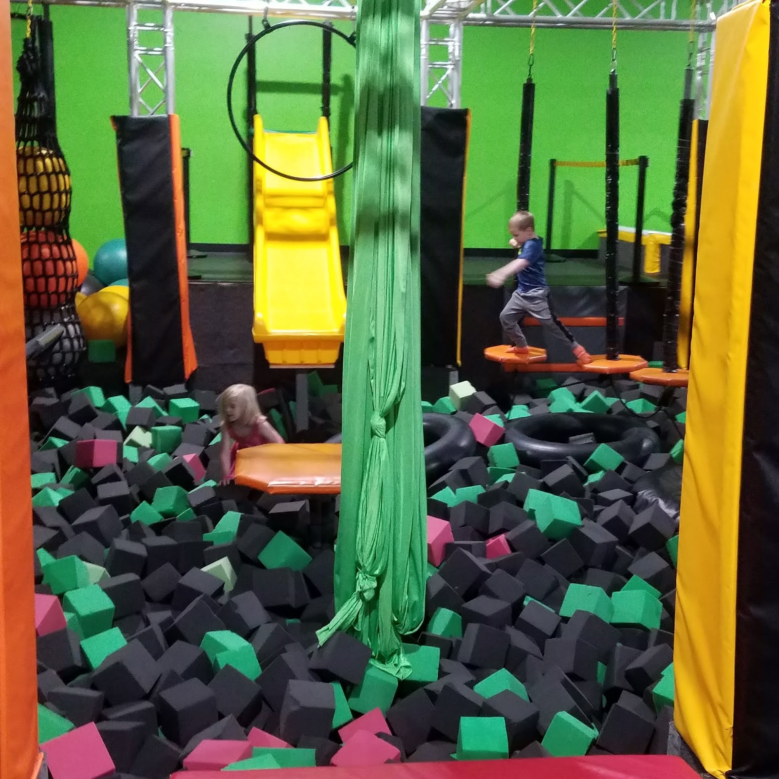 Play St. Louis Rockin' Jump Trampoline Park, Shrewsbury