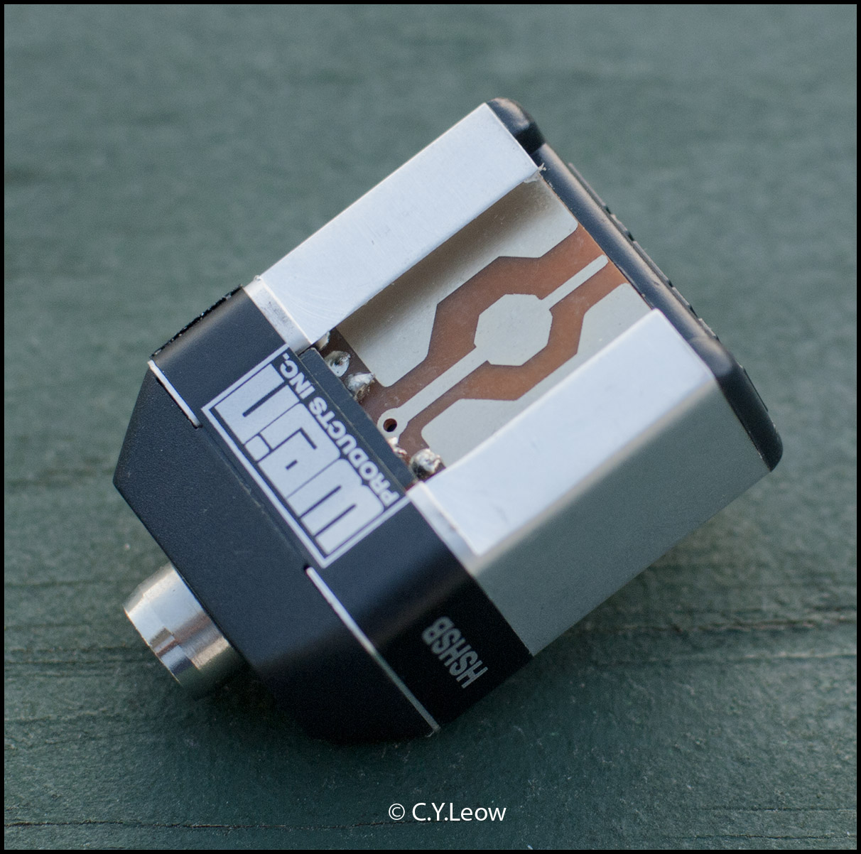 Man Behind Lens Wein HSHSB for Safe Sync to Old Flash