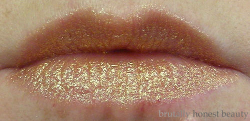 Swatch of L'Oréal Colour Riche Lipstick in Gold Addiction