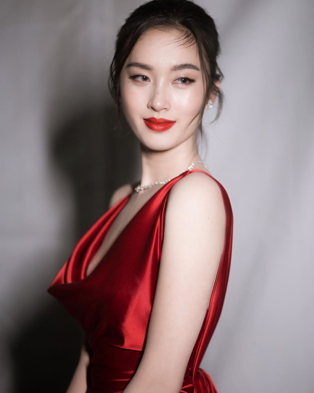 Treechada Petcharat – Most Famous Thai Transgender MTF in Pretty Red  Dresses - TG Beauty