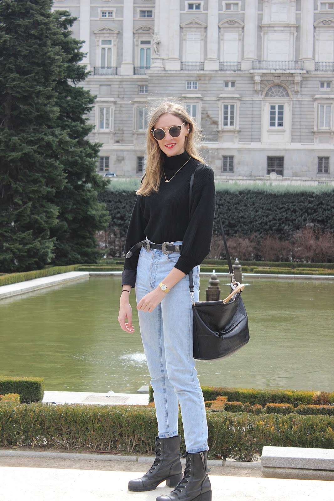 street-style-mom-jeans-militar-guess-boots-tblack-turtle-neck-zaful