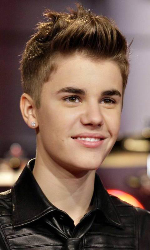 World Celebrity Biography: Justin Bieber - Canadian Celebrity, Singer