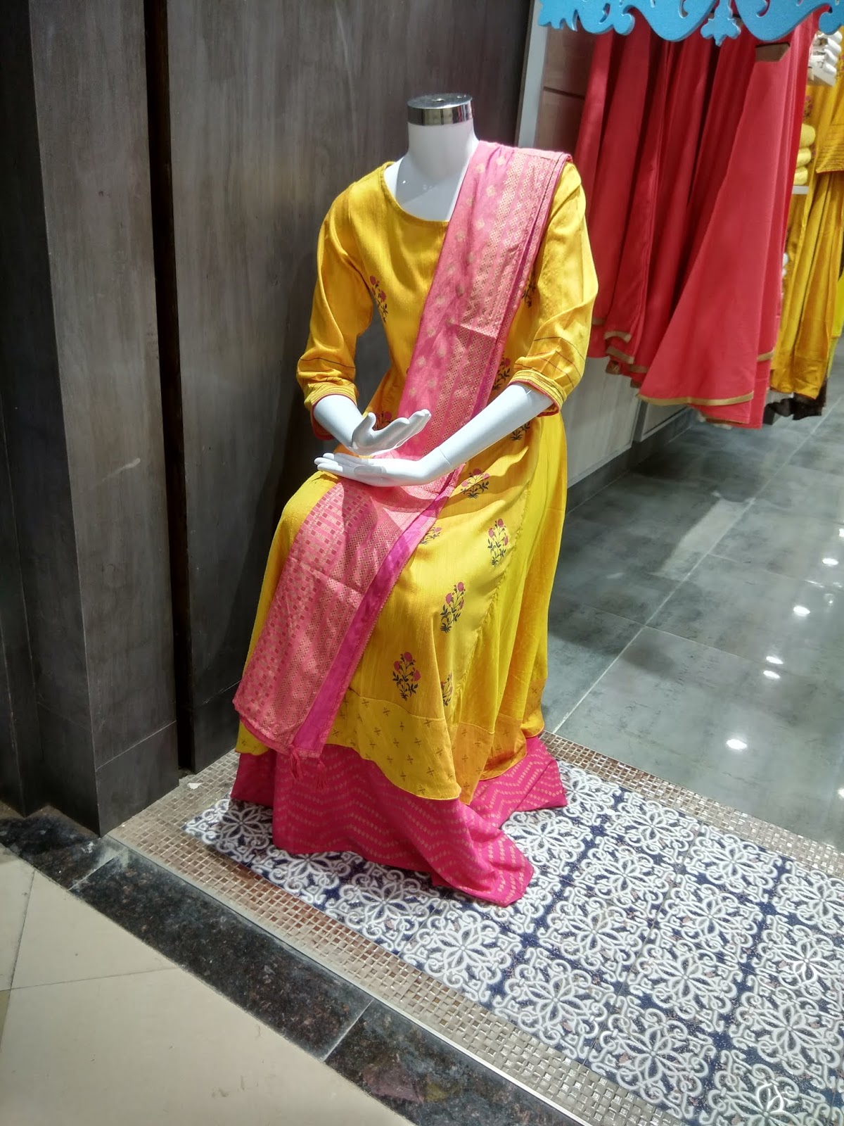 Shopping for cloths: PARTY WEAR SKIRTS AND KURTIS