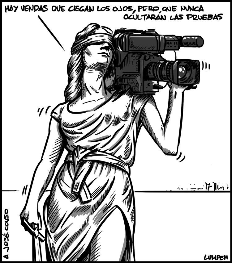 Dama de la Justicia con una videocámara