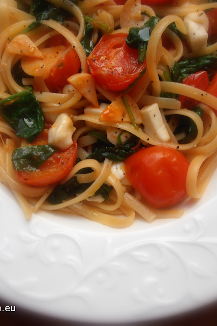 mozzarella, pasta, spaghetti, spinach, tomato, vegetarian, recipe, recipes