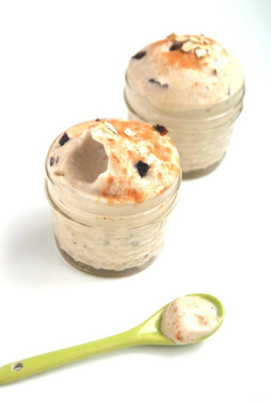 Oatmeal Cookie Banana Ice Cream is ready in just 5 minutes and tastes like dessert but has no-added sugar and is rich in fiber and protein. www.nutritionistreviews.com