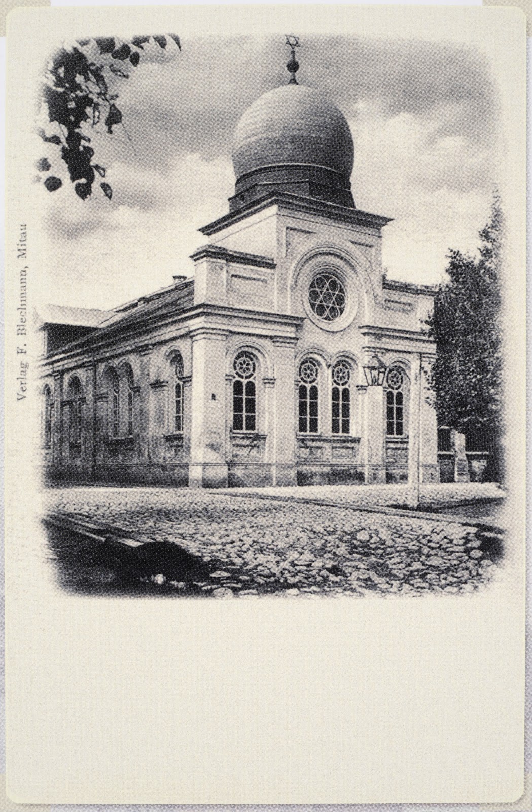 http://3.bp.blogspot.com/-mCBMUAcK9aI/T0cAqGkC5eI/AAAAAAAAWKA/KSQX-FlWwDI/s1600/Jelgava_(Mitava)_Latvia_Great_Synagogue_postcard_late_19th_cent_frm_V_Likhodedov_Synagogues_p210%2B(2).JPG