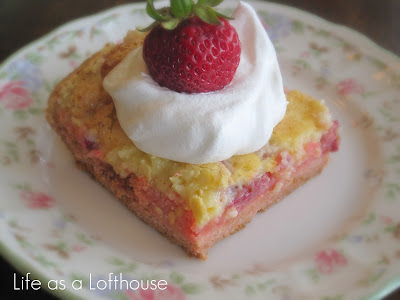 Strawberry Ooey Gooey Cake is a moist, gooey cake that if full of strawberry flavor. Life-in-the-Lofthouse.com