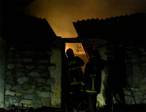 Βέροια: Πυρκαγιά σε μονοκατοικία δίπλα στο Άλσος Παπάγου - Τραυματίστηκε άτομο