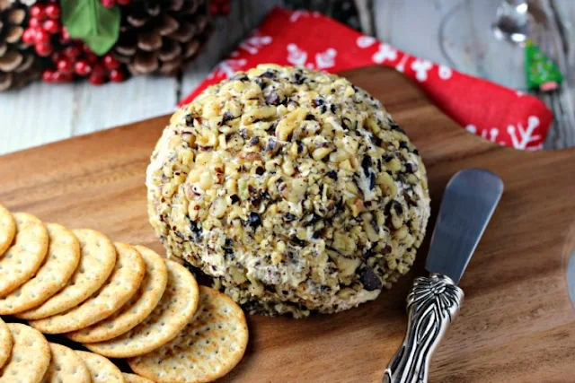 Bacon Pineapple Jalapeño Cheese Ball | by Renee's Kitchen Adventures - Easy cheese ball appetizer recipe for all your holiday entertaining needs! 