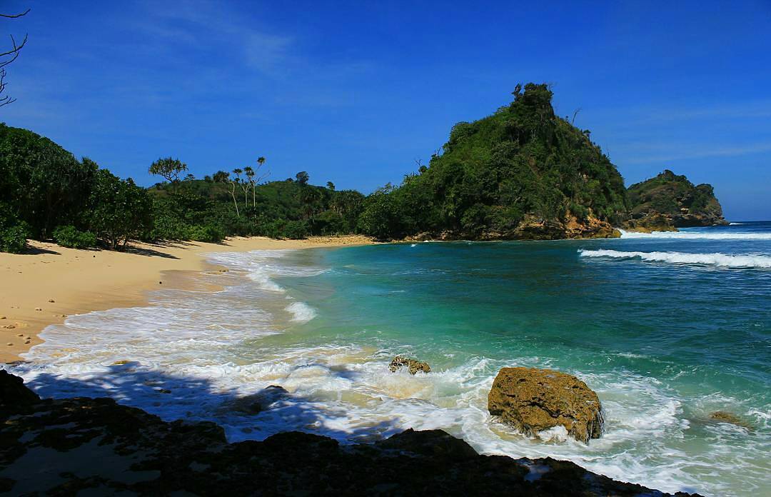 Pantai Ngopet Malang Selatan Pantai yang baru tapi eksotis