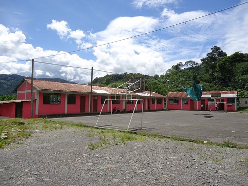 Colegio VICTOR RAUL HAYA DE LA TORRE - Puerto Manoa